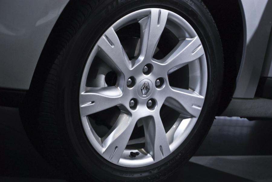  Renault Fluence 2010 года  (фото 50 из 146)